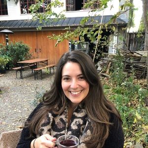 Meet your Posher, Adrienne